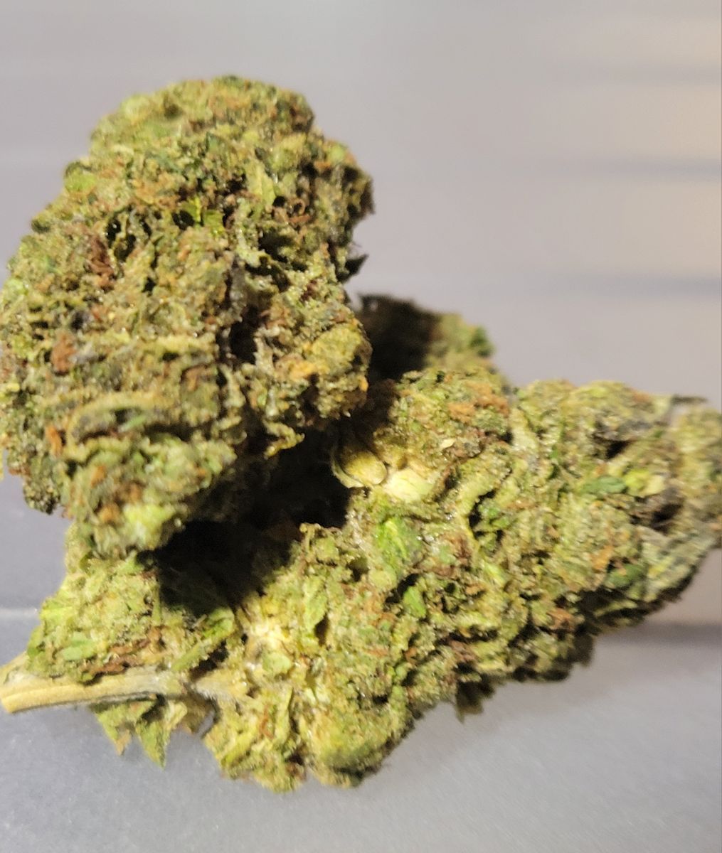 Cannabinoid: THCA
Form: Flower
Flavor: Citrus, Diesel, Lemon
Effect: Sativa
Grown: Green House
Potency: 23.5% Total Cannabinoids
Terpenes: Total Terpenes 3.5%
Source of Hemp: USA buff.ly/vjeqyEd