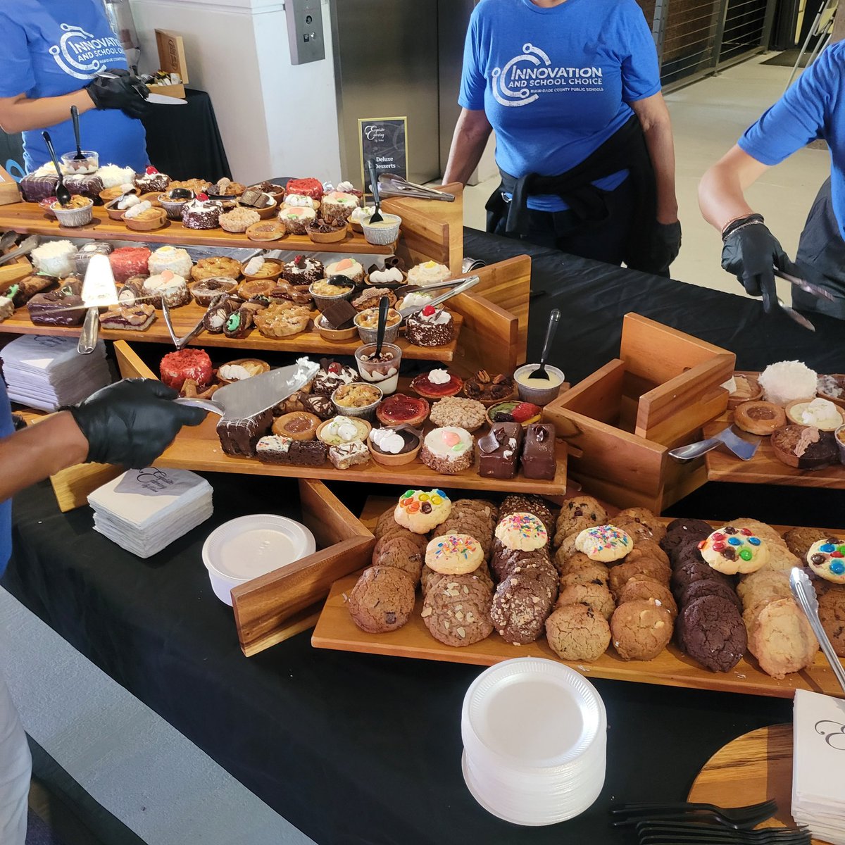 Big thanks to our sponsor <a href="/school_mint/">SchoolMint</a> for our Networking Dessert Bar!