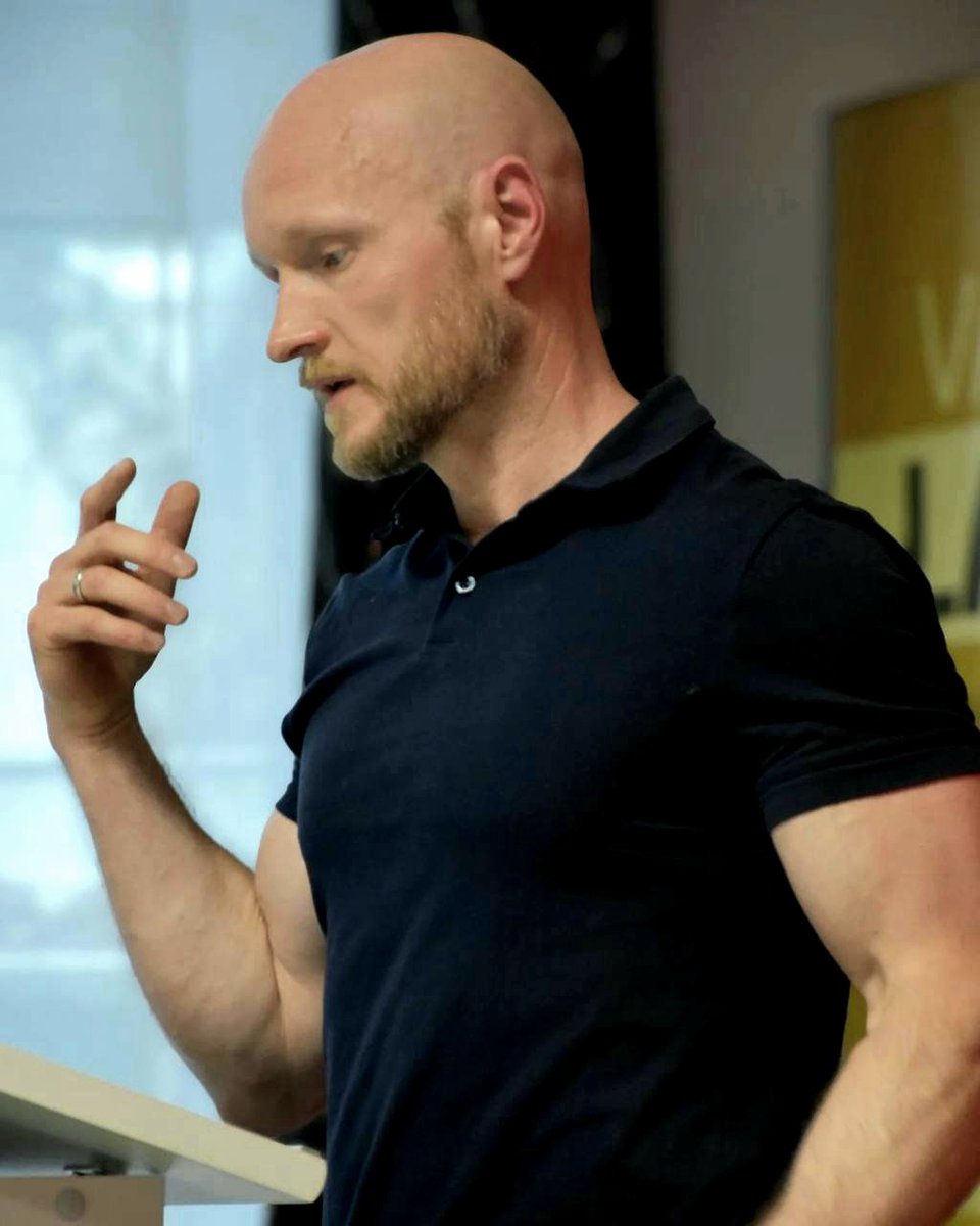 dritte_blick's tweet image. Letzten Sonntag hielt ich in Essen bei @dieHeimatDE einen Vortrag samt Lesung zu meinem aktuellen Buch #MentaleFundamente Rechte Kriegerphilosophie wider die Sklavenmoral. Es war eine sehr schöne Veranstaltung mit interessanten Gesprächen. Vielen Dank an @claus_cremer und seine…