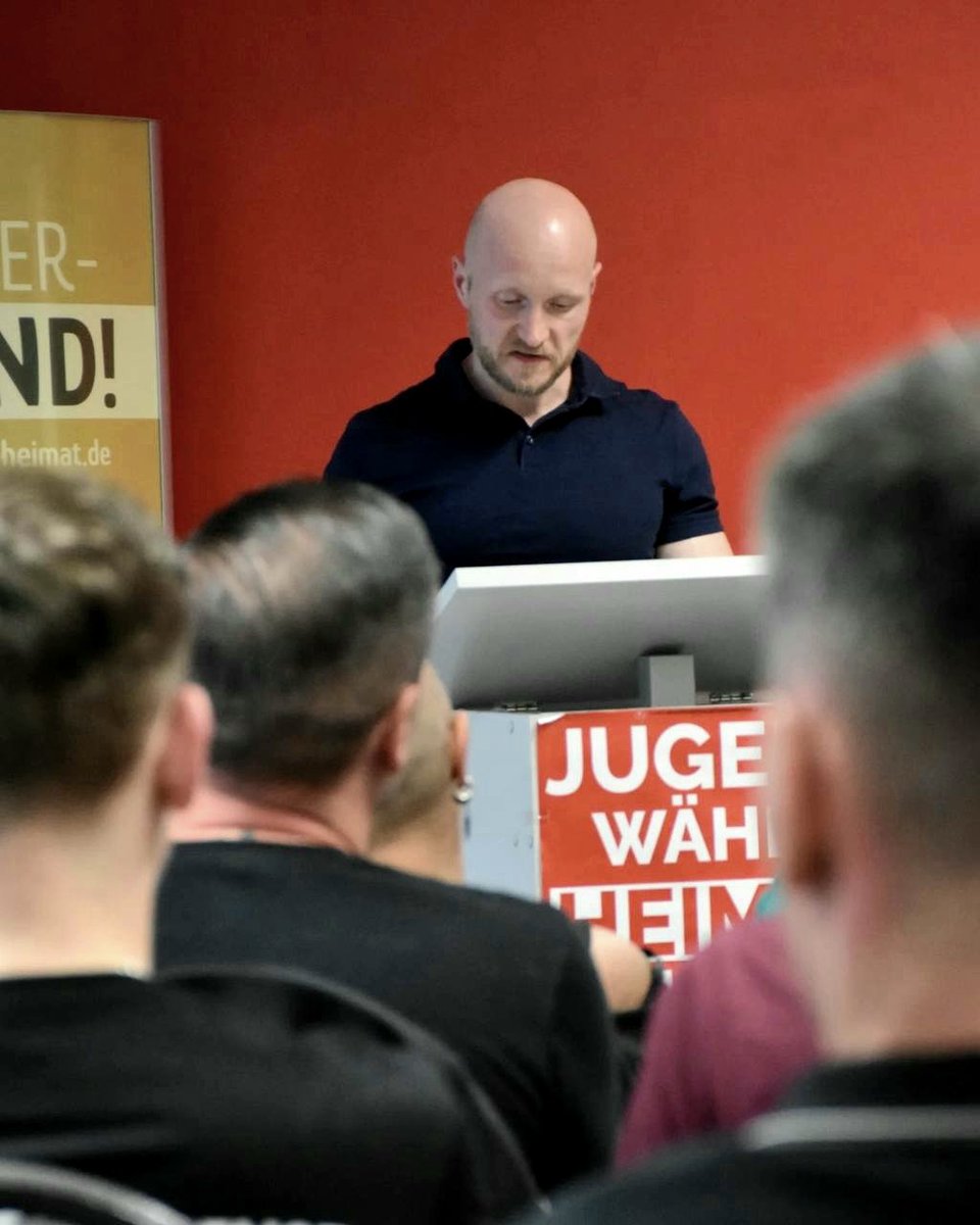 dritte_blick's tweet image. Letzten Sonntag hielt ich in Essen bei @dieHeimatDE einen Vortrag samt Lesung zu meinem aktuellen Buch #MentaleFundamente Rechte Kriegerphilosophie wider die Sklavenmoral. Es war eine sehr schöne Veranstaltung mit interessanten Gesprächen. Vielen Dank an @claus_cremer und seine…