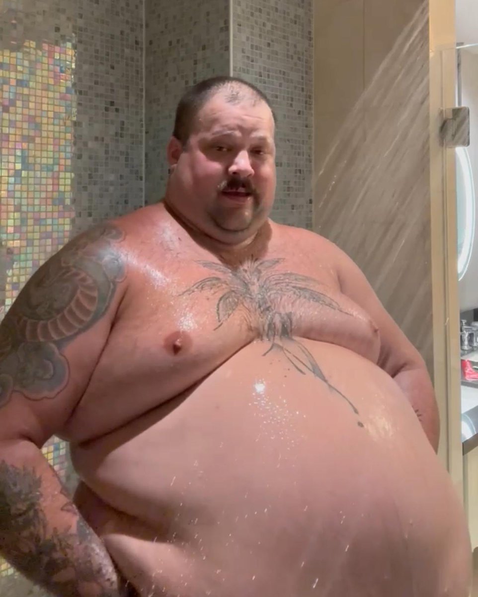 Grrth13's tweet photo. Starting to look like a fat bald grandpa https://t.co/bJ5lLS6sxk