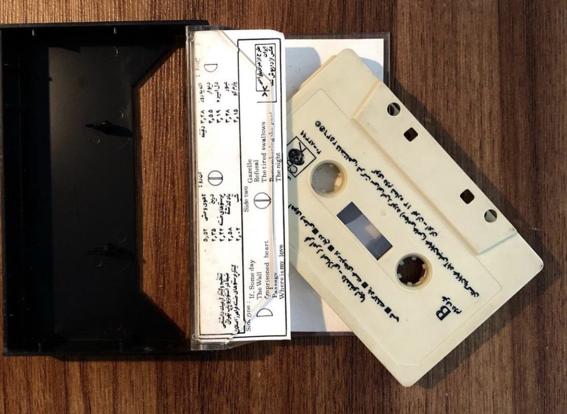 بیژن الهی و فرامرز اصلانی در اواخر دهه چهل در لندن همخانه بودند. فرامرز ترانه «الا ای آهوی وحشی» که از نخستین تلاشهای استفاده از‌غزل کلاسیک در موسیقی پاپ بود را به توصیه بیژن ساخت.ترانه‌‌ی که در نخستین آلبوم اصلانی منتشره توسط CBS قرار گرفت.