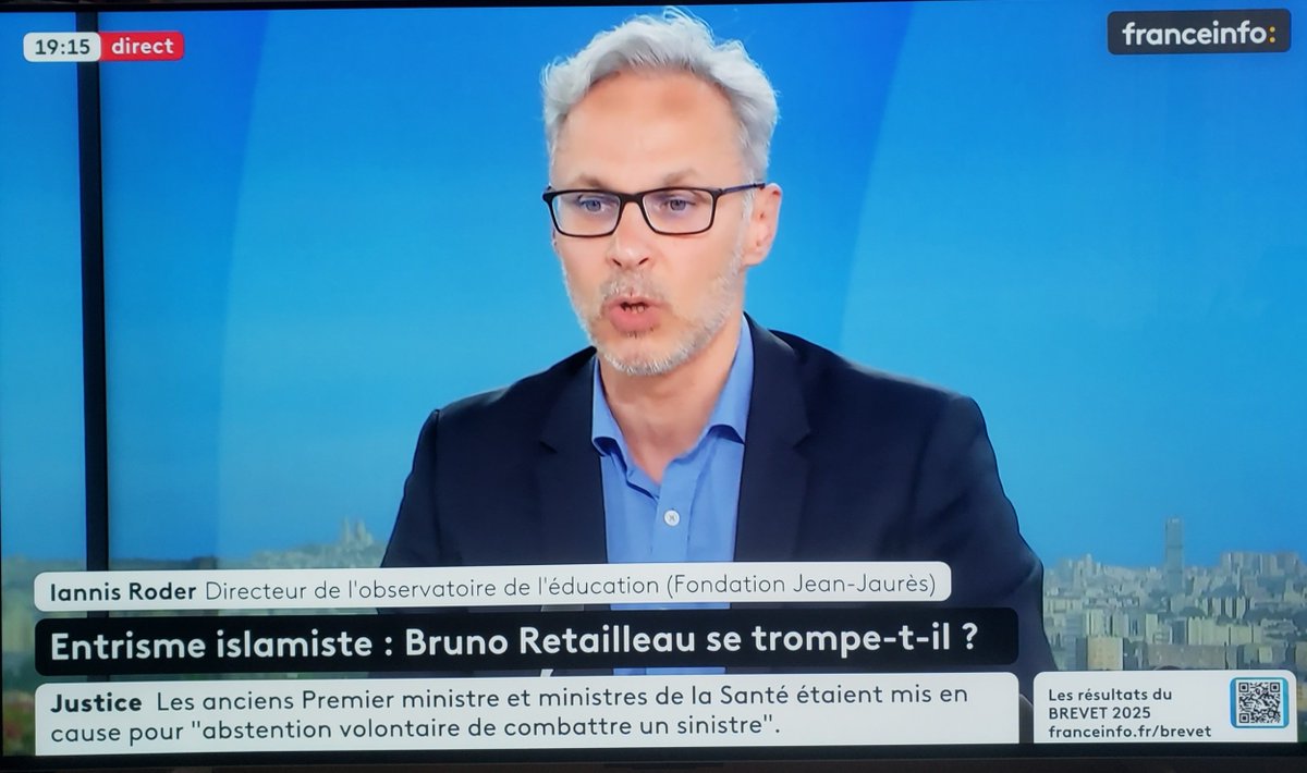 AneriesPR's tweet photo. Le printaniste #IannisRoder, qui participa au gala DDF du clown Tapiro, dans les pas du facistoïde Retailleau sur les "Frères musulmans".
Recadré par @BezouhMalik. https://t.co/gqBPN4J6Lr