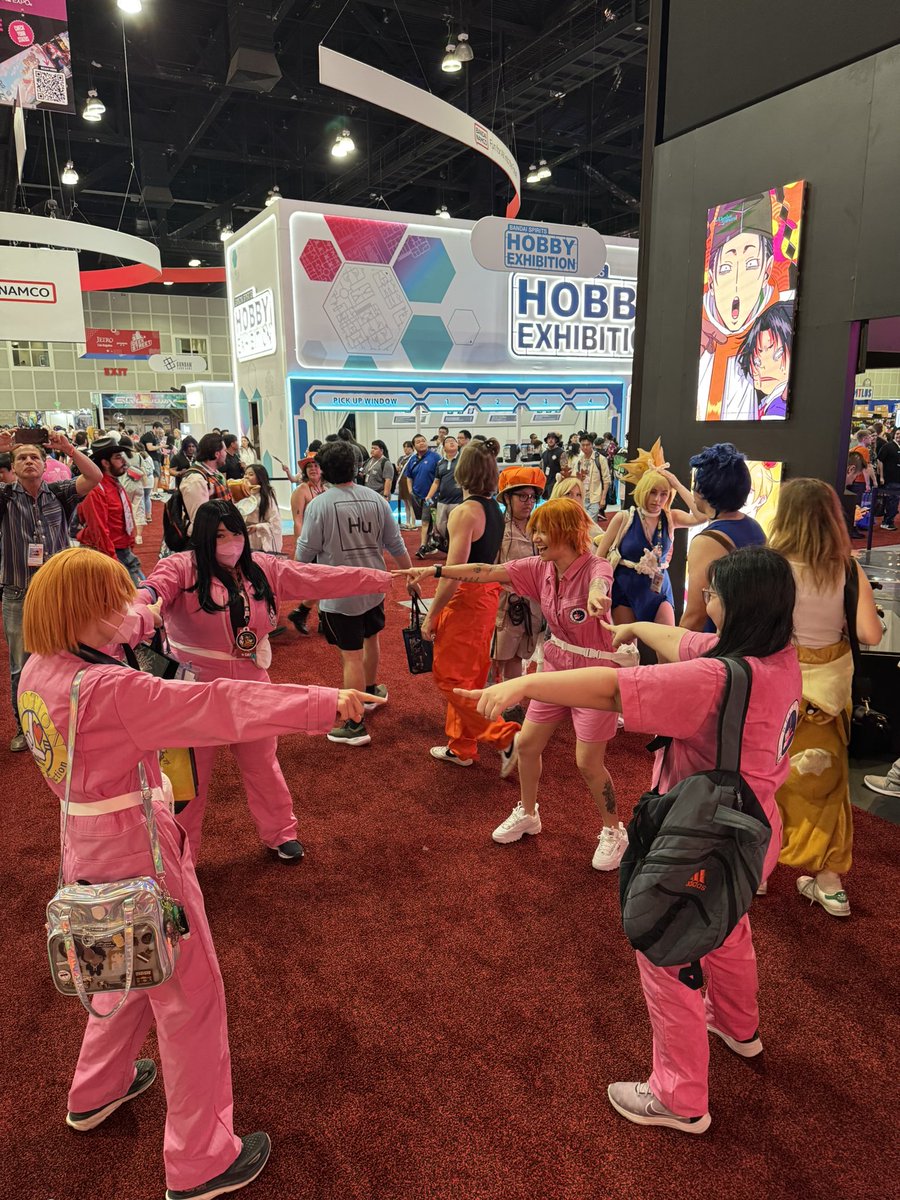 SkipBeatDaily's tweet image. Kyoko and Kanae meet Kyoko and Kanae!

Two Love Me pairs spotted at Anime Expo!