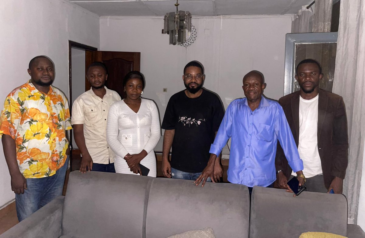 Prince Omba (@ombakasongo) on Twitter photo Nous avons eu l'honneur de recevoir le président de jeunes de l'UNC <a href="/uncrdc/">UNC_RDC Officiel</a> tshopo <a href="/HMukobya/">henri mukobya</a> et sa délégation dans nôtre petite demeure .
Toujours ensemble.<a href="/VitalKamerhe1/">Vital Kamerhe</a> <a href="/BillyKambale1/">Billy Kambale</a> <a href="/Bibishe6/">Bibishe Pascaline N</a> Nous avons eu l'honneur de recevoir le président de jeunes de l'UNC <a href="/uncrdc/">UNC_RDC Officiel</a> tshopo <a href="/HMukobya/">henri mukobya</a> et sa délégation dans nôtre petite demeure .
Toujours ensemble.<a href="/VitalKamerhe1/">Vital Kamerhe</a> <a href="/BillyKambale1/">Billy Kambale</a> <a href="/Bibishe6/">Bibishe Pascaline N</a>