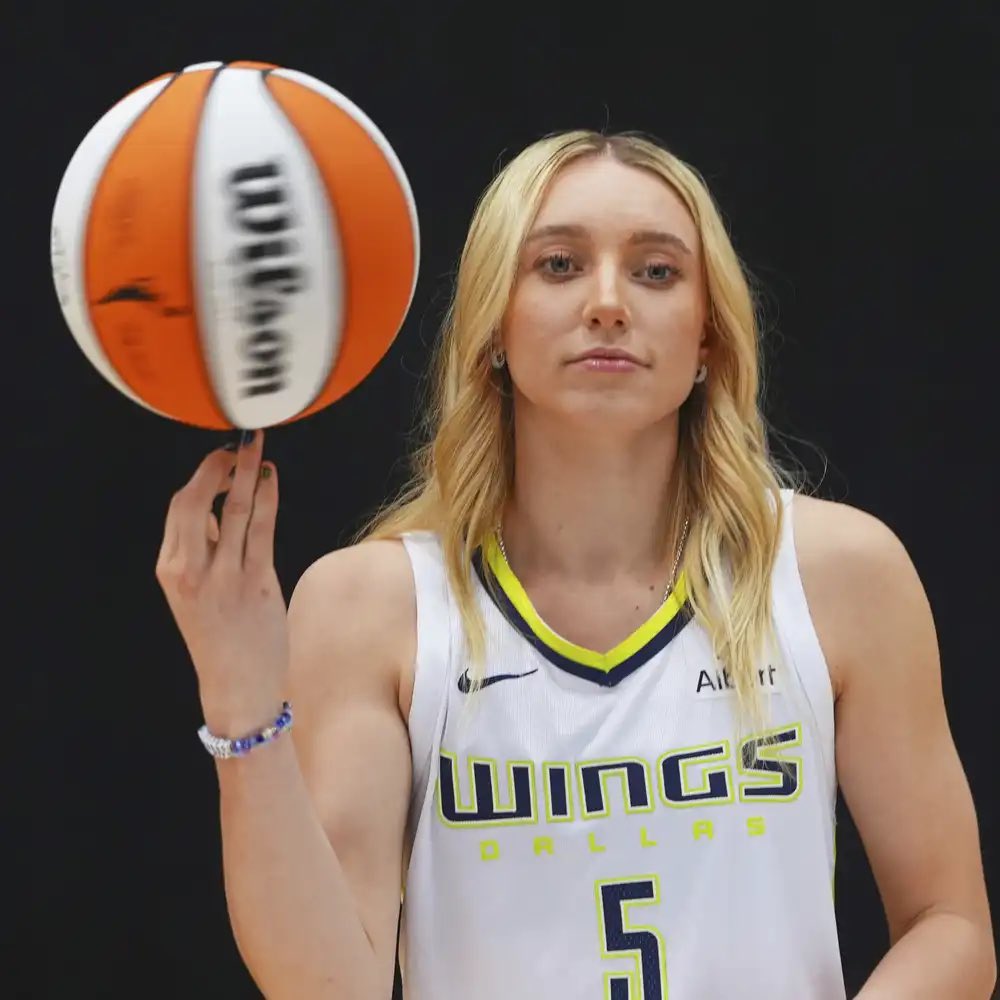 LegionHoops's tweet photo. The WNBA has moved the Dallas Wings vs. Indiana Fever to the Mavericks’ arena due to high demand, per @ScottAgness 

Paige Bueckers vs. Caitlin Clark 🍿 https://t.co/nSp5JNNh6r