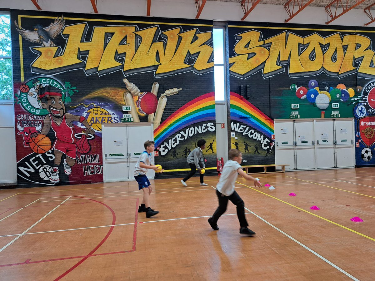 HawksmoorYouth's tweet image. Quiet session today but still lots on offer. Range of sports, Cale decorations and Making friendship bracelets. We support young people @Royal_Greenwich and will be operating all through the summer holidays. So come see us @YoungGreenwich