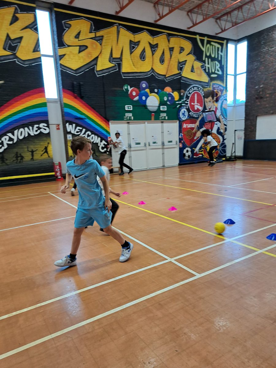 HawksmoorYouth's tweet image. Quiet session today but still lots on offer. Range of sports, Cale decorations and Making friendship bracelets. We support young people @Royal_Greenwich and will be operating all through the summer holidays. So come see us @YoungGreenwich