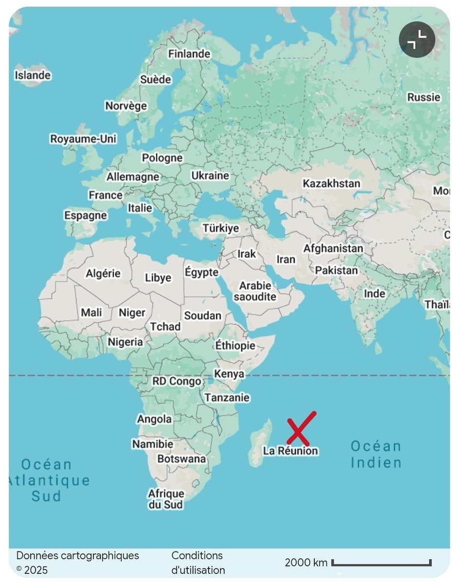 Unmount of MAEVA antenna, next assembly at La Réunion island in the Indian ocean. This is the first step of our international ground station network!