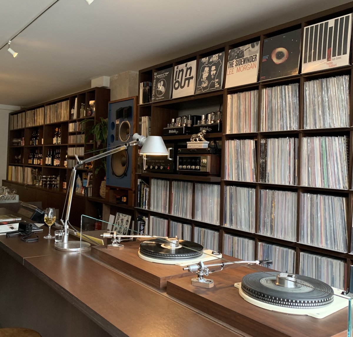 まさかのパリでもジャズ喫茶です