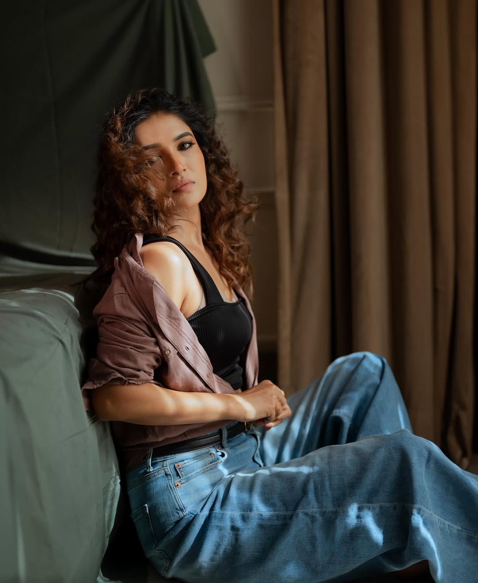 #VaniBhojan 

celebsline.com/vani-bhojan/