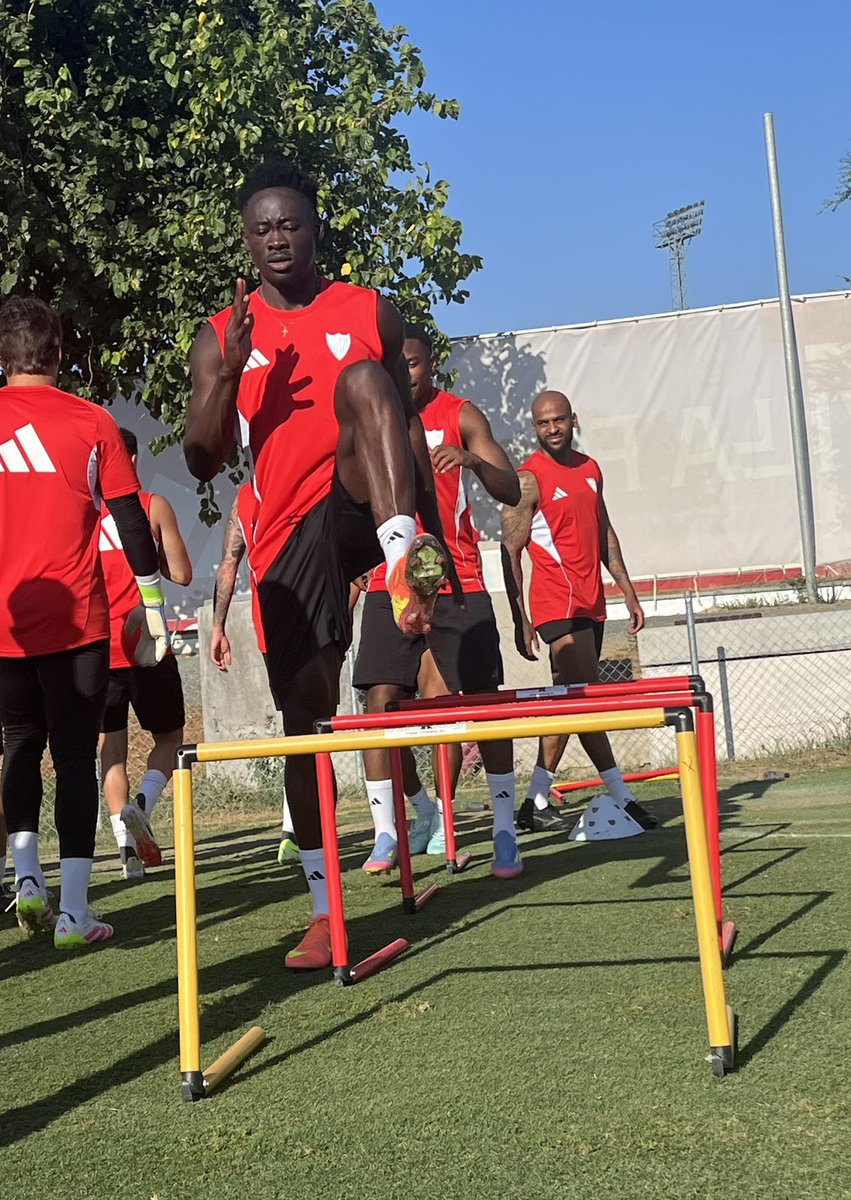 Sevilla Fútbol Club (@sevillafc) on Twitter photo 📸💪 📸💪