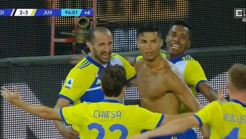 ثروباك يوم سجل رونالدو هدف قاتل في آخر دقيقة وفصخ التيشيرت وأخذ كرت صفر واخر شي الغي الهدف 😂