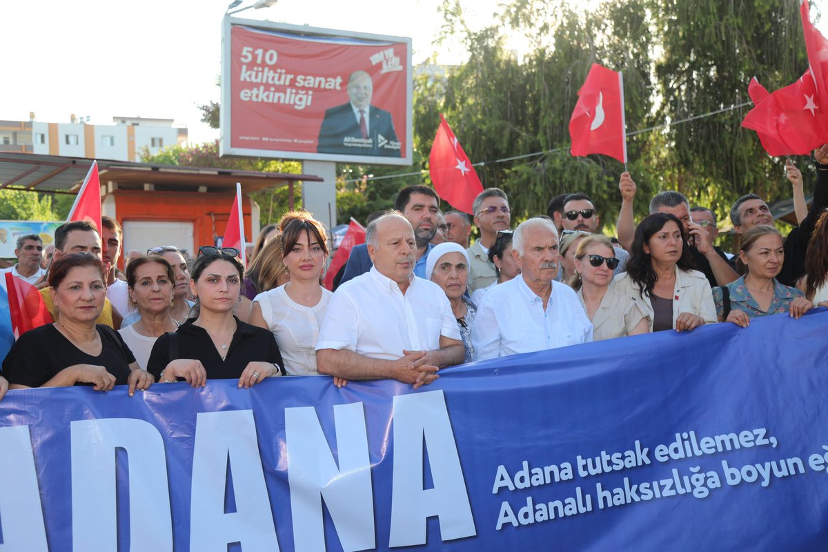 Adalet er geç yerini bulacak!

Zeydan Başkan’ımızın tutsak edilemeyeceğini haykırmak için Yüreğir’in güney mahalleleri adına Mevlana Kültürevimiz önünde düzenlenen basın açıklamasında yerimizi aldık.

Zeydan Başkan Adana’dır,
Adana tutsak edilemez!