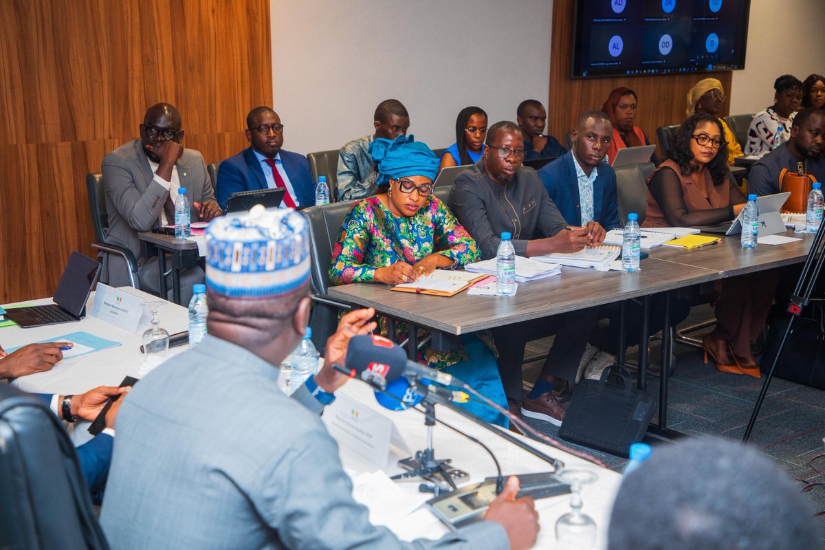 Mepmsenegal's tweet image. Le Ministre de l’Energie, du Pétrole et des Mines M. @BirameSouleye a présidé, ce lundi 7 juillet 2025, l'atelier de partage et de validation du rapport de la mission d’assistance portant sur l’élaboration d’une politique de gestion optimale des ressources humaines du MEPM. ⤵️📸