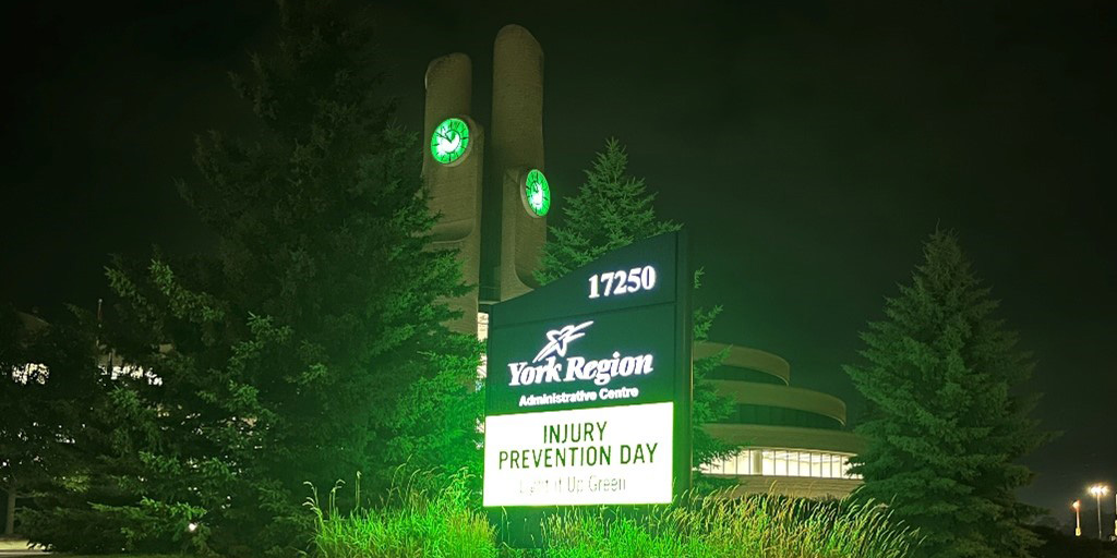 YorkRegionGovt's tweet photo. York Region shines a light on predictable and preventable injuries! Today the Administrative building will be lit green to raise awareness of the devastating effects of predictable and preventable injuries.
Learn more: https://t.co/V3kYjH3jYw
#ParachuteNIPD #TurnSafetyOn #YRPH https://t.co/Tig9Un7Rdt