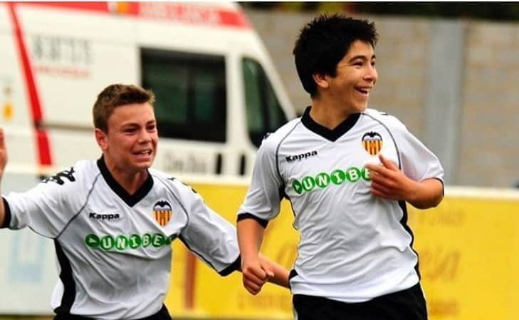 Nos han desplumado de sentimiento, de amor por unos colores, nuestros canteranos son pura mercancía para esta maldita gente.
Donde encuentras el compromiso y esfuerzo de un chaval de estos? En Portugal? Cedidos? 
Estoy muy pero que muy quemado, el club que amo por los aires 🥲