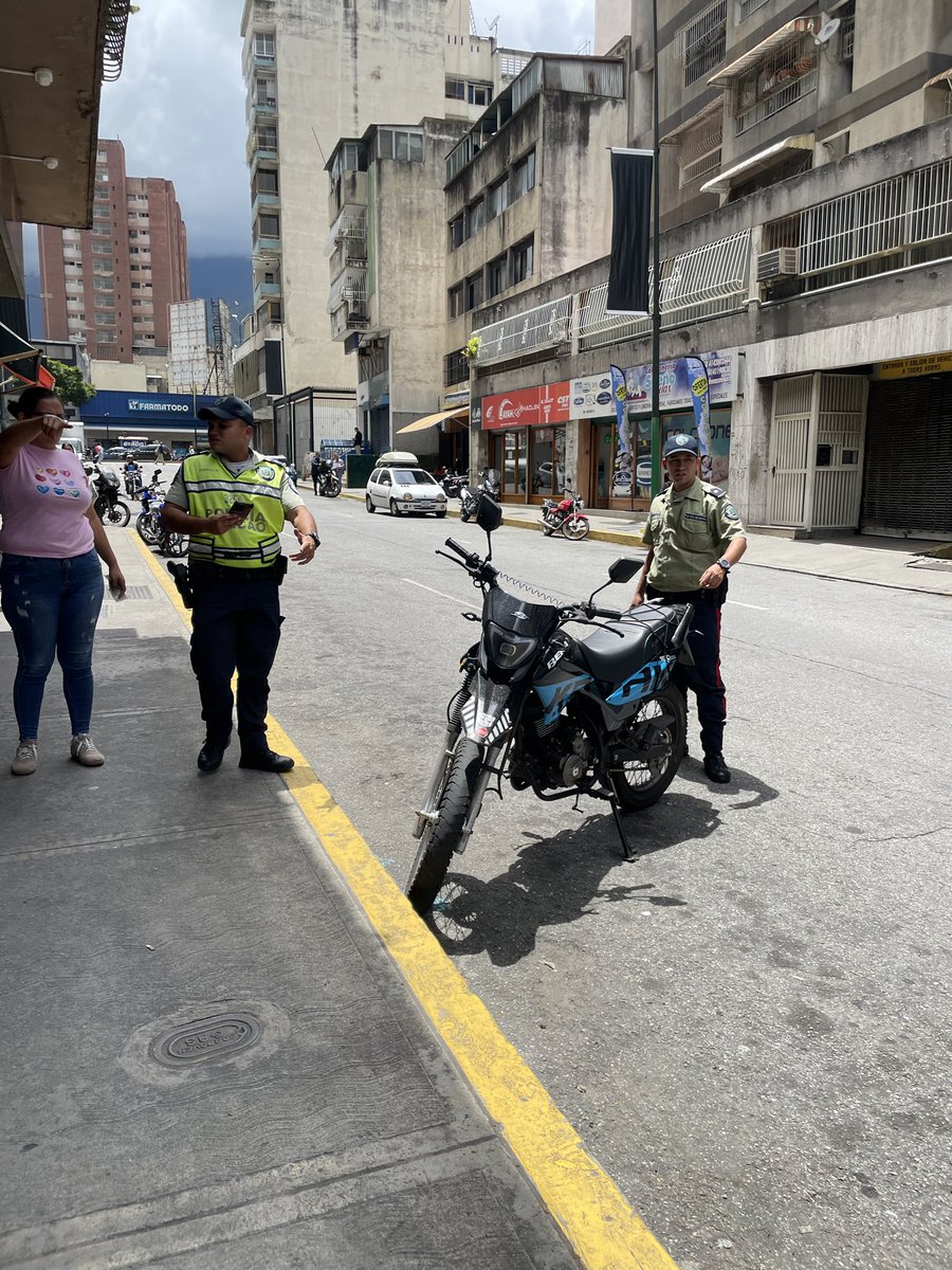 Policía Municipal de Chacao (@policiachacao) on Twitter photo #7Julio / Nuestros funcionarios se esfuerzan por mantener las calles de nuestro Municipio seguras.
¡Estacione de manera responsable!
#Ordenyseguridad #Chacao #Venezuela
<a href="/duquegustavoS/">Gustavo Duque Sáez</a>
<a href="/luisgonzalofer/">Luis Gonzalo Fernández</a> #7Julio / Nuestros funcionarios se esfuerzan por mantener las calles de nuestro Municipio seguras.
¡Estacione de manera responsable!
#Ordenyseguridad #Chacao #Venezuela
<a href="/duquegustavoS/">Gustavo Duque Sáez</a>
<a href="/luisgonzalofer/">Luis Gonzalo Fernández</a>