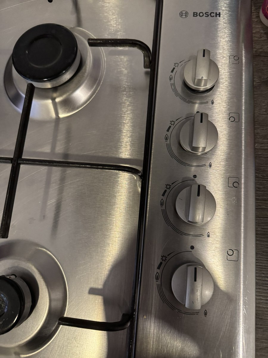 請問這種爐子要怎麼用⋯⋯我壓了再轉有瓦斯的嘶嘶聲但沒有火🤨是要轉到哪才會有火