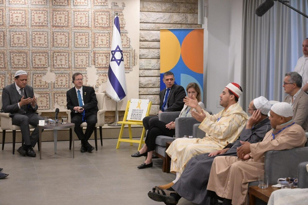☪️🇮🇱Extraordinary Delegation of European Muslim religious leaders pay rare visit to Israel

REPORT | <a href="/etgar_l/">etgar lefkovits</a>▸ eu1.hubs.ly/H0lypcW0