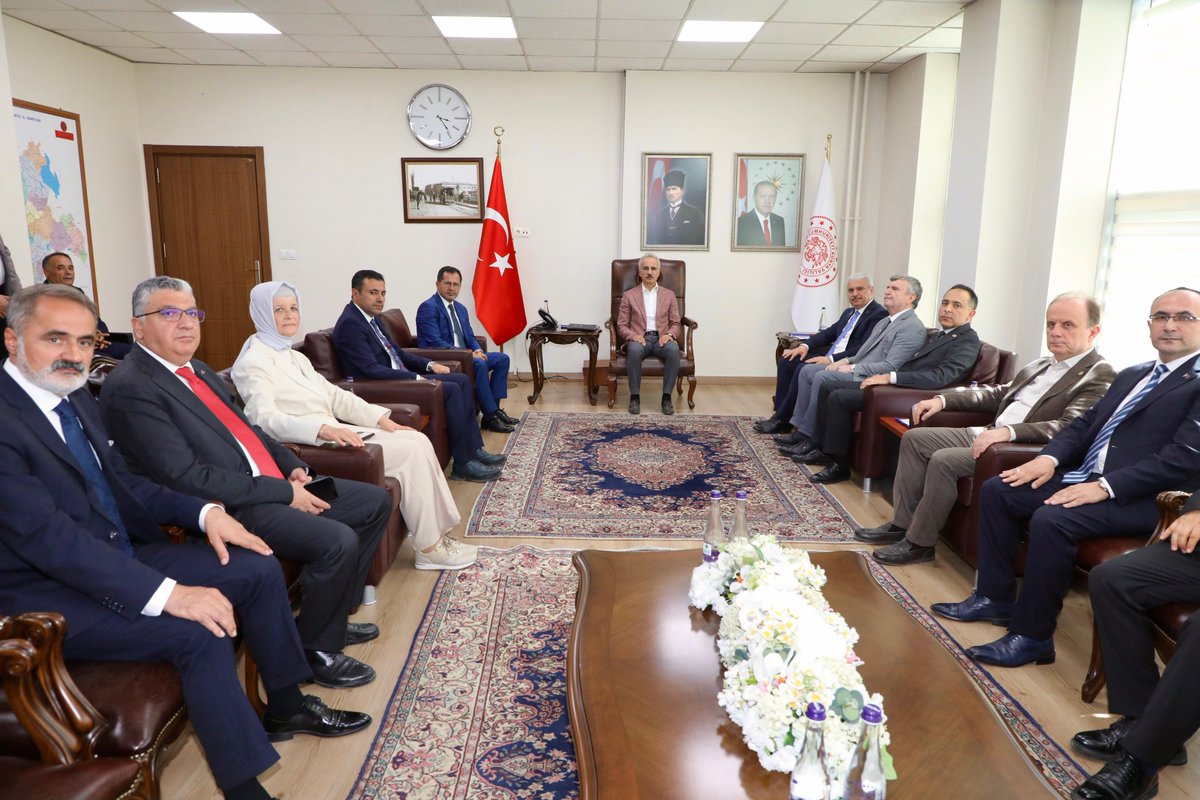 ZiyaAltunyaldiz's tweet photo. Ulaştırma ve Altyapı Bakanımız Sn. @a_uraloglu ile birlikte @TCKonyaValiligi’mizi ve @Konyabuyuksehir Belediye Başkanlığımızı ziyaret ettik. https://t.co/MRAZY57F9j