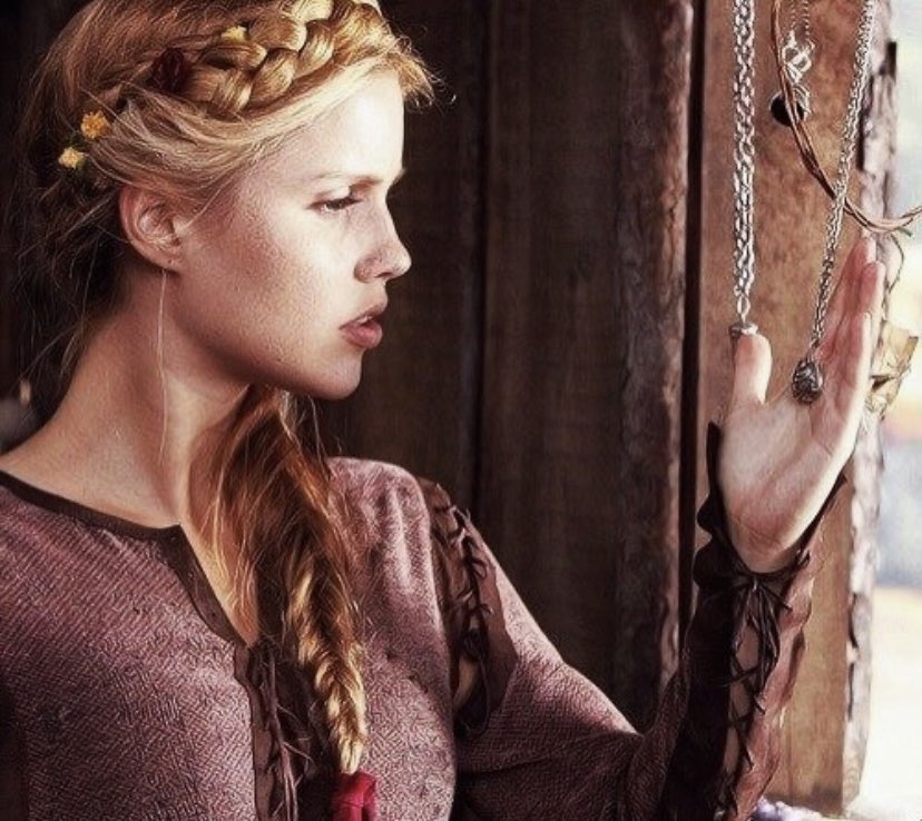 Barbie_Klaus13's tweet image. ꧁𝓡𝓮𝓫𝓮𝓴𝓪𝓱 𝓜𝓲𝓴𝓪𝓮𝓵𝓼𝓸𝓷꧂
 
𒁍 Age : +1000  
𒁍 Species : Original vampire
𒁍 Sexuality : Pansexual 
𒁍 Pronouns : She/her 

#tvdurp #tvdrp #theoriginalsrp #neworleans #mysticfalls #rebekahmikaelson #alwaysandforever #mikaelson