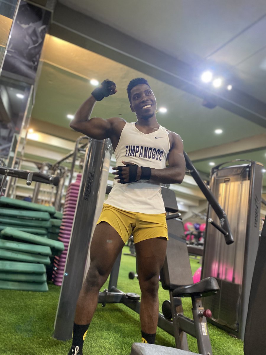 Only count when it starts to hurt because that’s when it really counts. That smile 😊 after a killer pump🏋🏾‍♂️