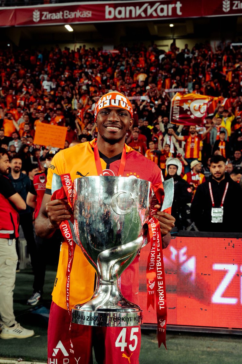 Tell us the clubs he rejected and the offer they presented…??

You people think we’re fools here.. 😂