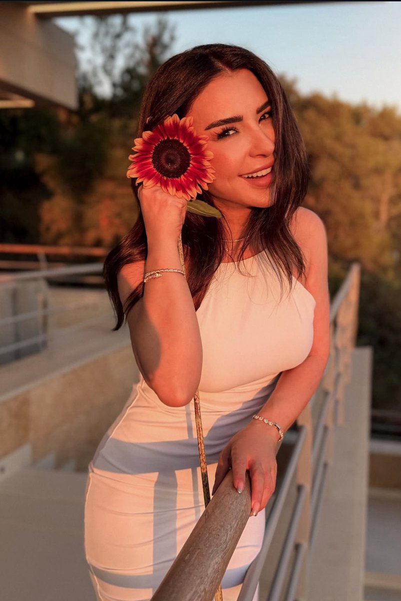 h21x2's tweet image. رقتك ورده و روحك كالطبيعه الساحره 🌻❤️!