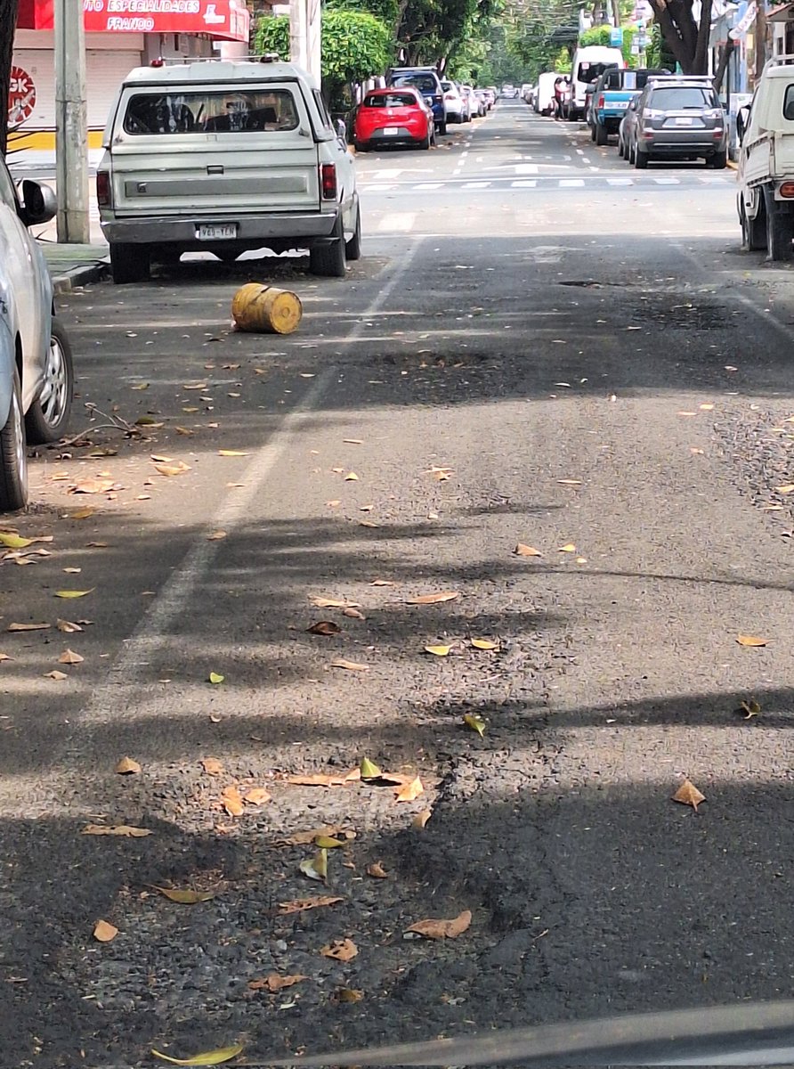 Happy_Anessa's tweet photo. @SEGIAGUA @BJAlcaldia @LuisMendozaBJ @La_Portales Estos otros sobre la misma calle Saratoga entre Bulgaria y Municipio Libre https://t.co/jes7BR9SJA
