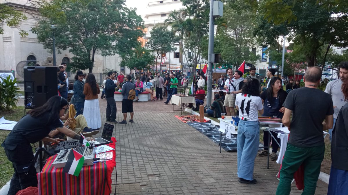 AlternativaSoPy's tweet photo. Otra jornada más de solidaridad activa con el pueblo palestino.
Porque no hay paz con genocidio.
Porque desde Paraguay levantamos la voz contra Israel, el imperialismo y la ocupación.
🇵🇸 ¡Palestina vencerá! https://t.co/XnN447nF2Q