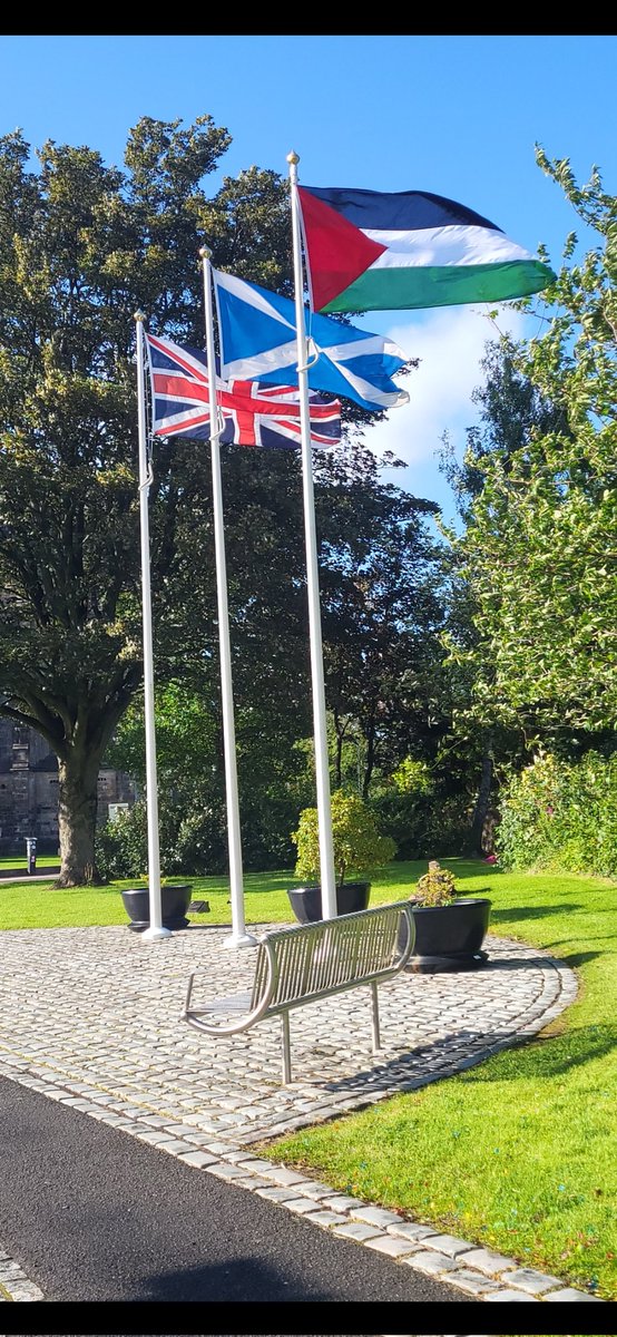 LoveStreetD's tweet image. FUCKING DISGRACE
Having that flag up at the Renfrewshire Council building