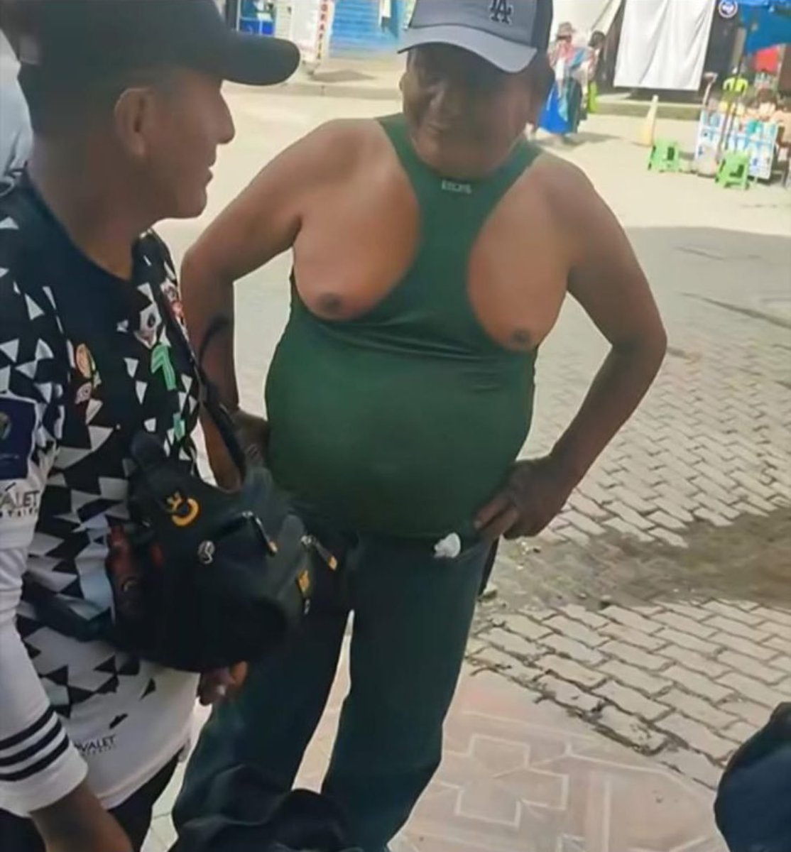 Mi novia: ¿Te vas a ir así?
Yo: Así como?