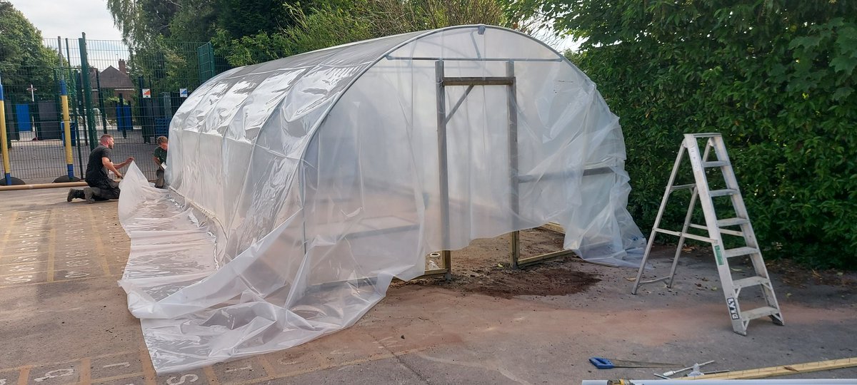 rootstofruit202's tweet photo. Congratulations to our new partner school @OAShortHeath on their brand new polytunnel - our 19th installed by our amazing friends @FirstTunnels!

We're looking forward to an EXTRAORDINARY year with you - delivering curriculum linked learning in the natural world! https://t.co/P92EGSKsz6