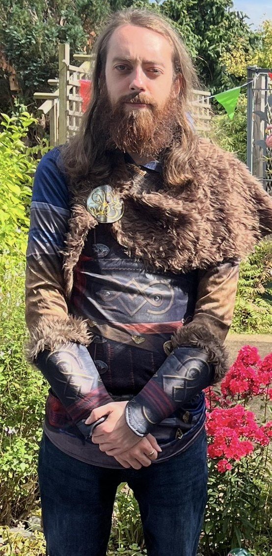 ImNotNaMiisAlt's tweet photo. Heelo, my nem is Sven Vikingson.

(Yes this is a rare pic of me and I am totally not a Angalo-Saxon culturally appropriating a Viking in order to get closer to getting a big titty viking wife which is what I want but thats a total coincidence I swear) https://t.co/09aSZZLKzn