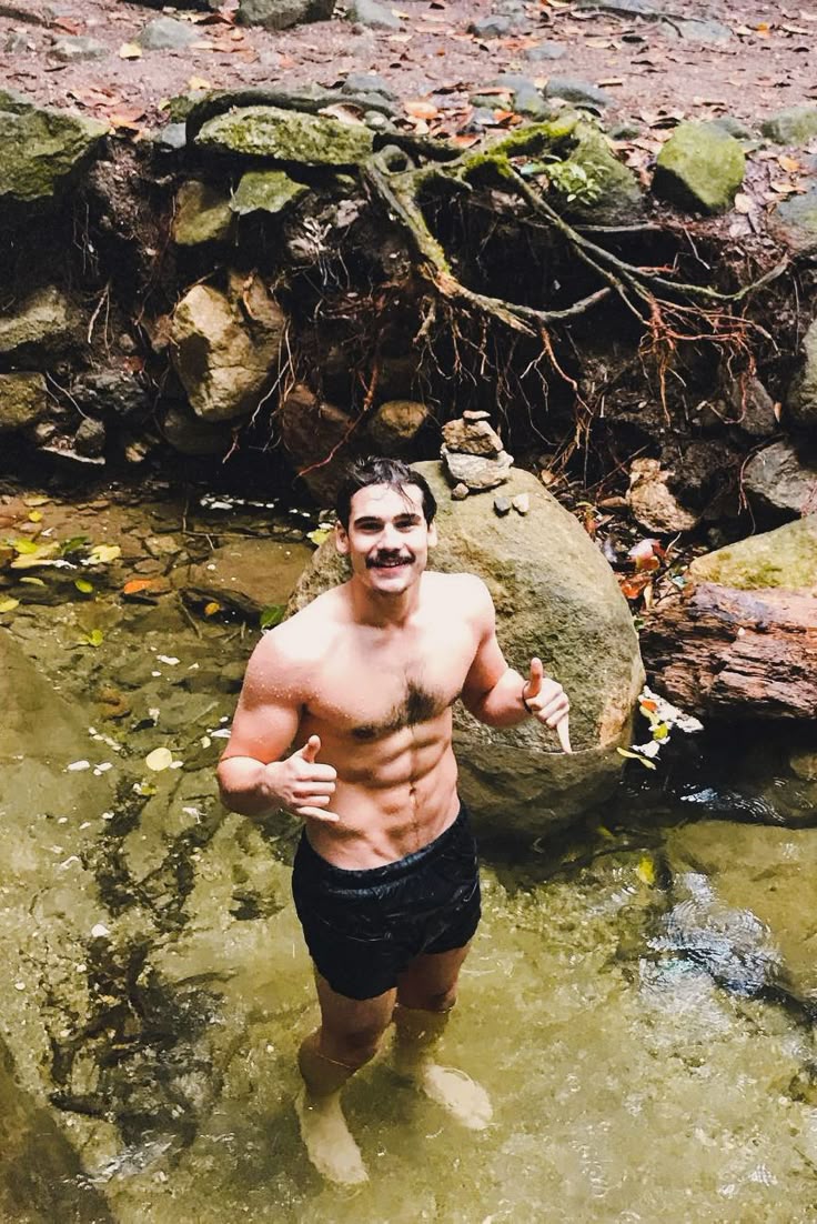 latoxicboy's tweet photo. Quem vai vir fazer a trilha com o caipira aqui? o mictório vai ser tua boca enquanto eu te afogo no rio. https://t.co/lzrXQrKunt