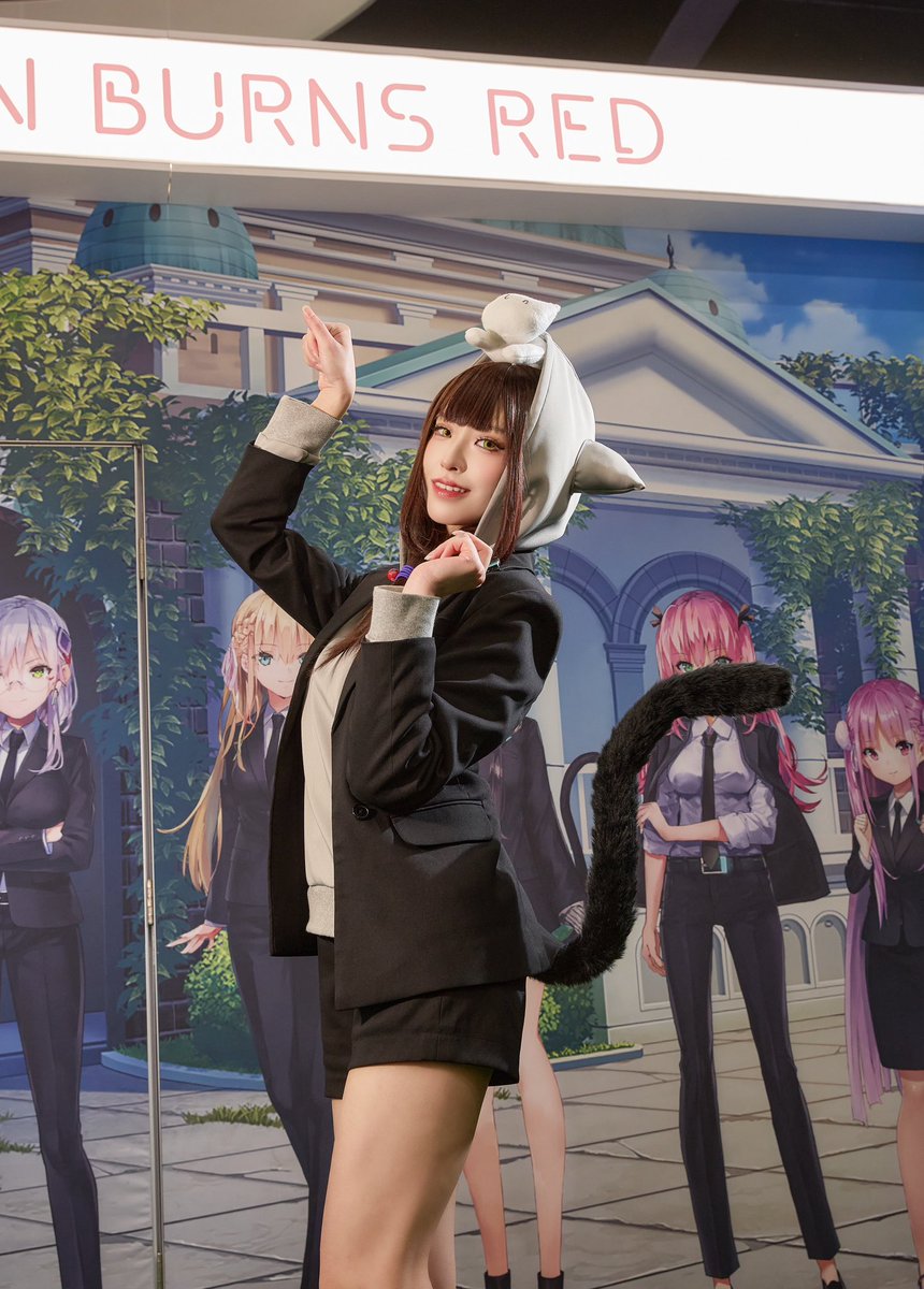 luximity's tweet image. Had the best time celebrating Karen’s upcoming birthday at AX with Tsukasa - thanks for having us! 💕 

Tsukasa: @makocos_la 
@hbr_official_en @YostarGlobal 

#HeavenBurnsRed #Yostar #AX2025