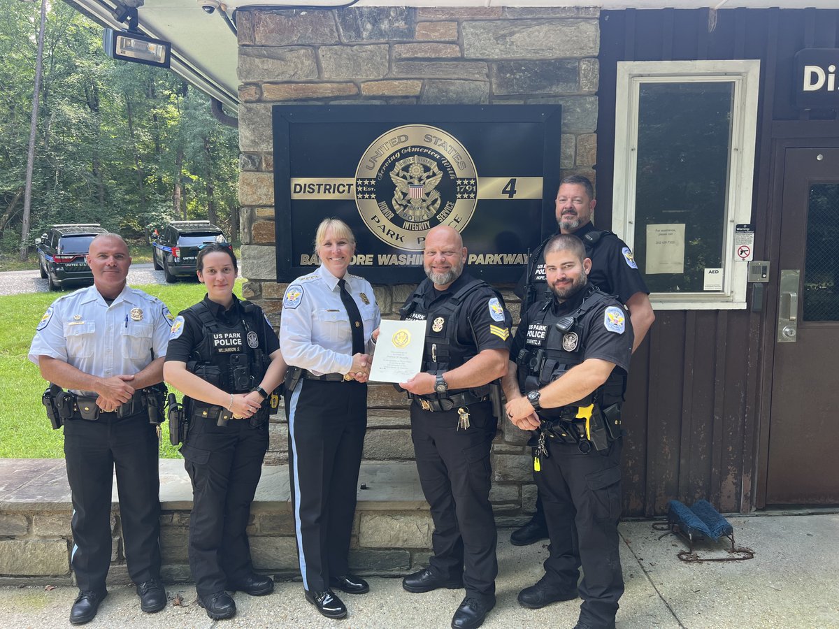 usparkpolicepio's tweet image. The United States Park Police is proud of the 30 years Sergeant Murphy has dedicated to federal service. As a front-line supervisor, his knowledge and experience are incredibly valuable to the United States Park Police.
#Honor #Integrity #Service