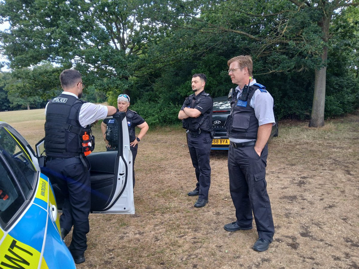 MPSValentines's tweet image. Today, after a report of a vulnerable male seen naked &amp;amp; behaving concerningly in the park, Response,@MPSValentines SNT &amp;amp; Park Patrol conducted a thorough search but couldn’t locate him.We’re continuing to look.Please report any sightings or info to police.Thanks for your support.