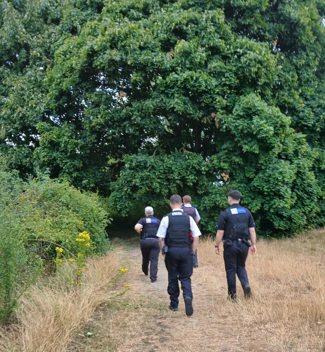 MPSValentines's tweet image. Today, after a report of a vulnerable male seen naked &amp;amp; behaving concerningly in the park, Response,@MPSValentines SNT &amp;amp; Park Patrol conducted a thorough search but couldn’t locate him.We’re continuing to look.Please report any sightings or info to police.Thanks for your support.