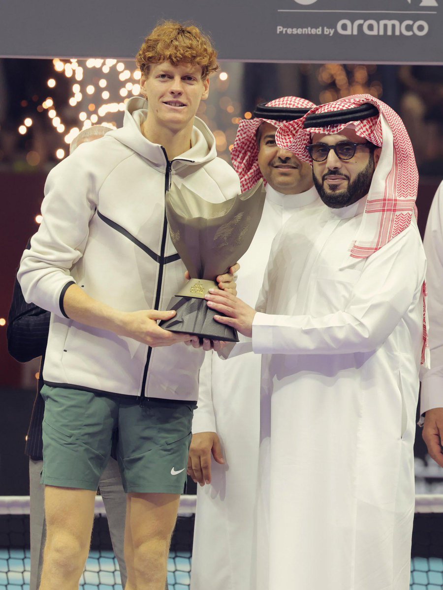 يانيك سينر يستعد للدفاع عن لقبه..
عودة بطولة " Six Kings Slam" إلى موسم الرياض بمشاركة أفضل ستة لاعبين في العالم 

#BigTime 
#RiyadhSeason