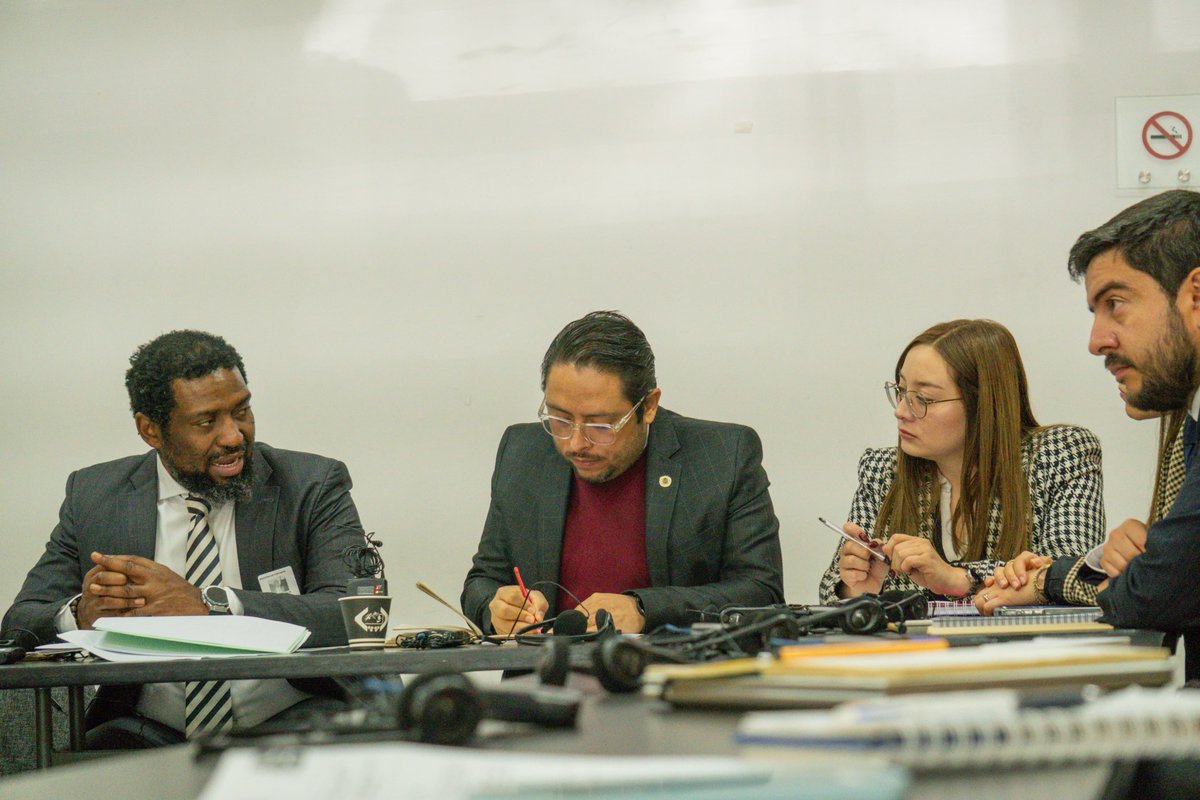 🇨🇴🤝🇿🇦 ¡Colombia y Sudáfrica fortalecen sus lazos en educación! 
Viceministro de Educación Superior <a href="/ricardomorenoII/">Ricardo Moreno Patiño</a> y su homólogo de Sudáfrica, <a href="/ButiManamela/">Buti Manamela</a> (<a href="/HigherEduGovZA/">HigherEducationZA</a>), se reunieron para fortalecer la cooperación académica y la movilidad en doble vía por medio de becas.