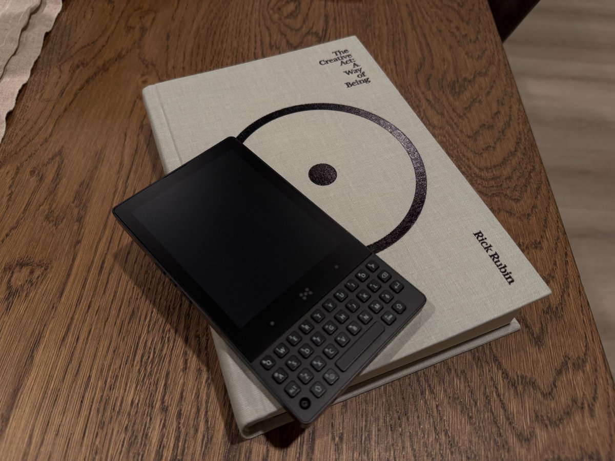 mryoukhna's tweet image. Yes, we’re doing a giveaway.
2 people will win a Minimal Phone.
But if you're a dev? You're guaranteed a developer unit.
Apply here: form.typeform.com/to/wmg0PfS0
Let's build.