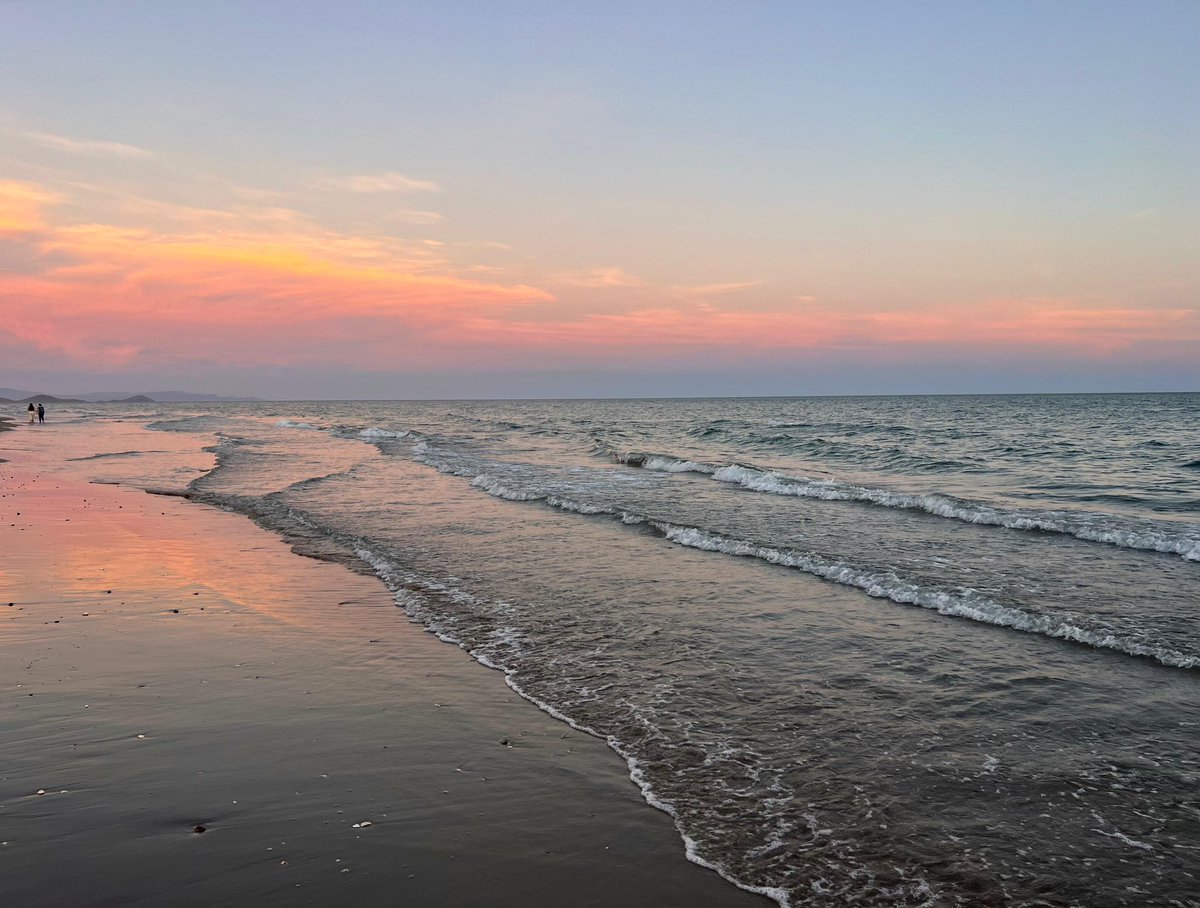 VisitSonora's tweet photo. Cuando el cielo pinta de rosa, sabes que estás en Sonora. ☀️🌊

Disfruta la calma, la brisa y la belleza natural de esta joya frente al mar.

📍 El Cochorit, Empalme

#Sonora #SonoraMexico #MarDeCortés #Verano2025 https://t.co/nloKa5Ov5B