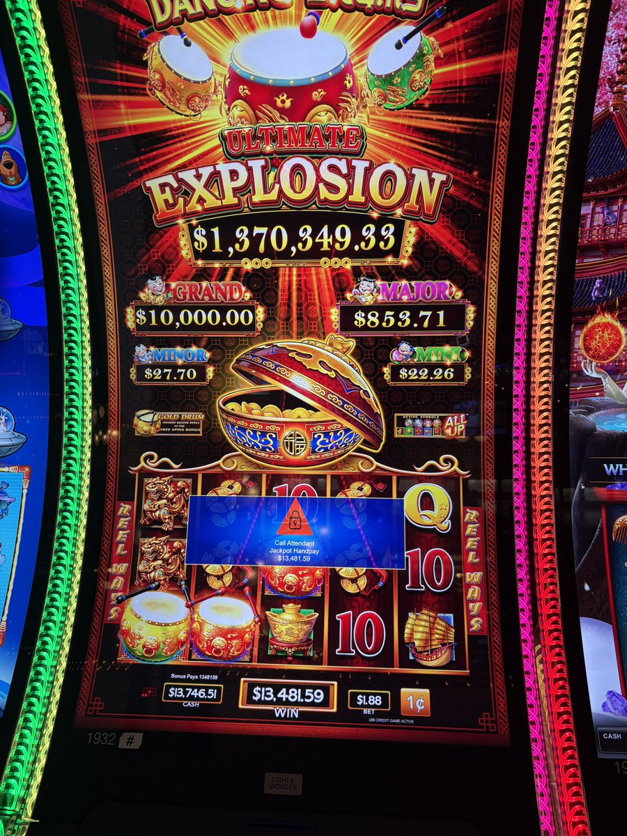 4QueensLV's tweet image. Fireworks and jackpots were flying at Four Queens this weekend! 🎆🎰 Congrats to all our lucky winners who hit it big!