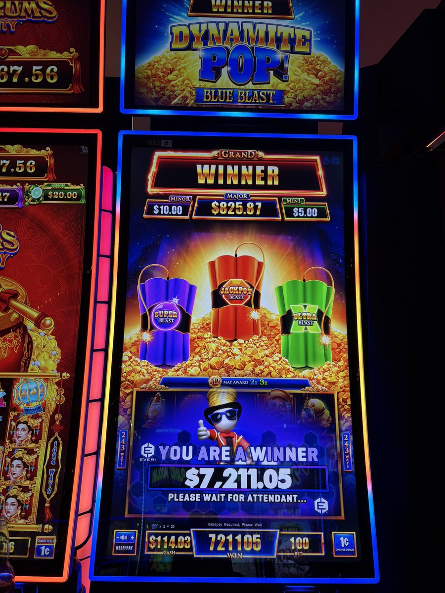 4QueensLV's tweet image. Fireworks and jackpots were flying at Four Queens this weekend! 🎆🎰 Congrats to all our lucky winners who hit it big!