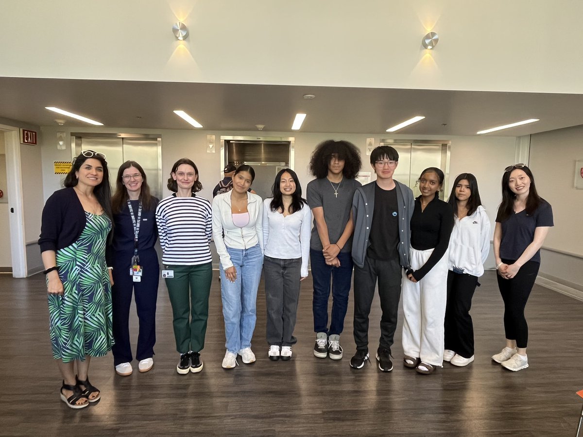 Had the best time showing students participating in the Stanford Medical Youth Science Program what it looks like to pursue a career in biomedical research! Always inspired by the curiosity students bring into the lab :) 🧪 🥼