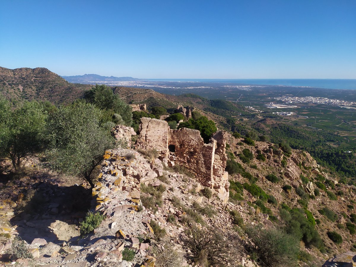 Castells i paisatges de la Serra d'Espadà.