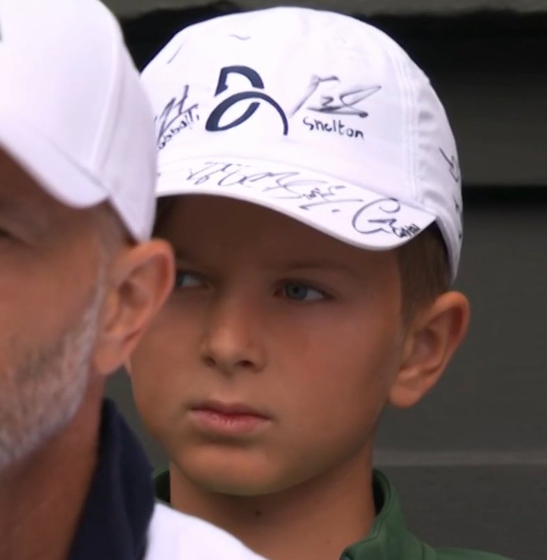 _jacksonTS's tweet image. Djokovic on the signatures of tennis stars on his son Stefan's cap: "He's approached everyone, got them all himself... everyone except me!" 😅