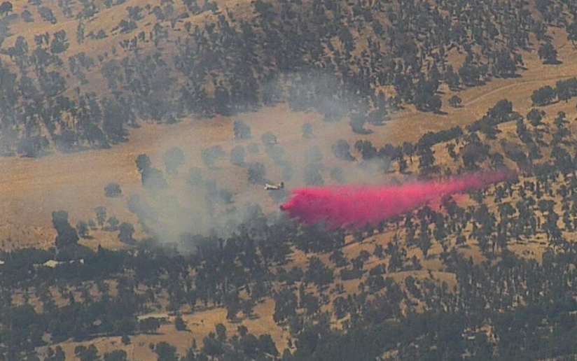 engineco16's tweet photo. This is the #TractorFire 5 acres and knocked down for the most part now. T-76 making a drop. Good stop @CALFIRE_TUU https://t.co/fmrAICvXyC